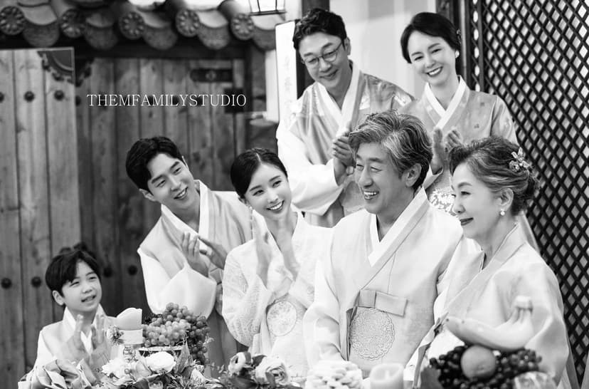 핑크 컨셉 가족 사진 - 행복한 순간을 담은 가족 촬영